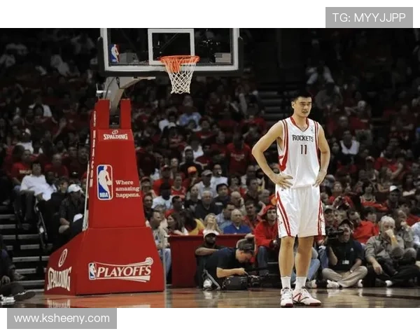 火箭姚明在演讲中分享篮球梦想与奋斗精神的感人故事